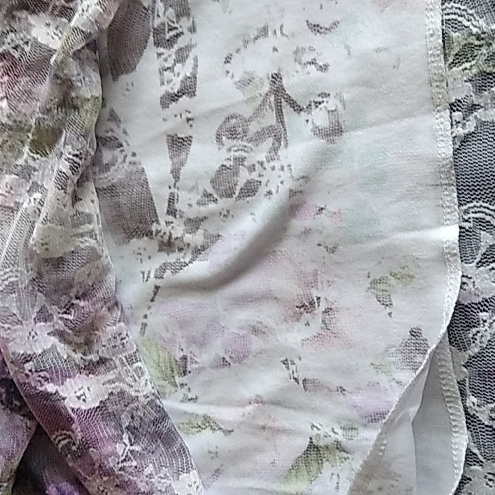 Brittany Black floral white lace tunic - Picture 8 of 11